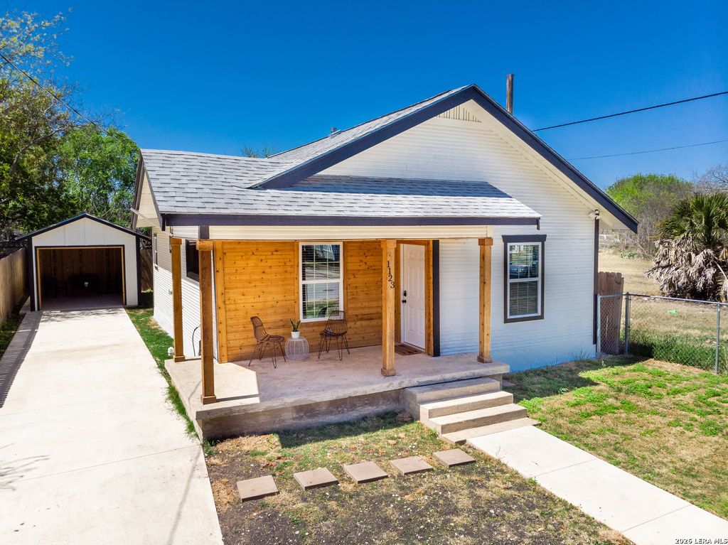 1123 S Olive, San Antonio, TX 78210