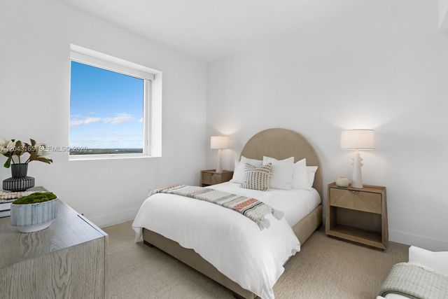 17875 Collins Avenue PH5002, Sunny Isles Beach, FL 33160