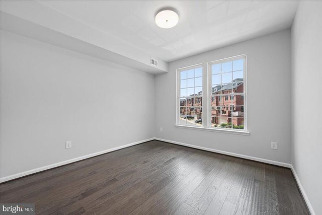 200 MURDOCH SQ SE, Leesburg, VA 20175