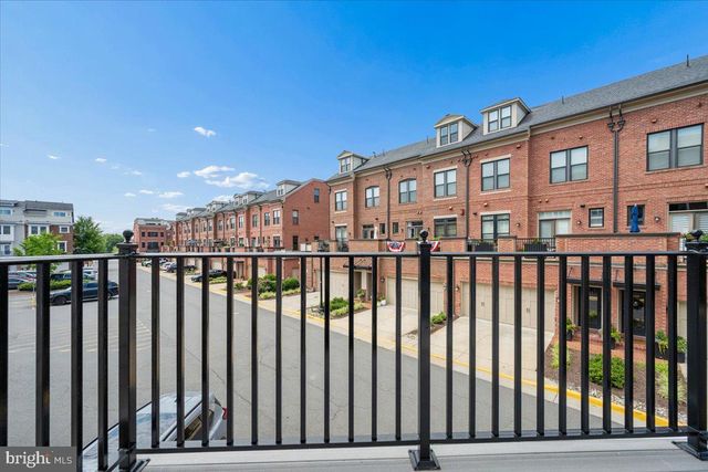 200 MURDOCH SQ SE, Leesburg, VA 20175