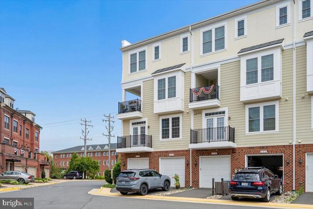 200 MURDOCH SQ SE, Leesburg, VA 20175