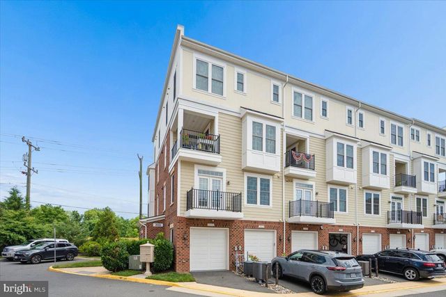 200 MURDOCH SQ SE, Leesburg, VA 20175