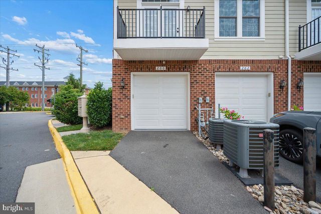 200 MURDOCH SQ SE, Leesburg, VA 20175