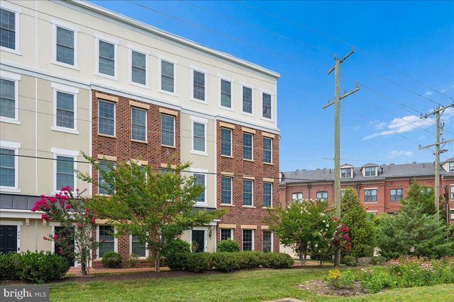 200 MURDOCH SQ SE, Leesburg, VA 20175