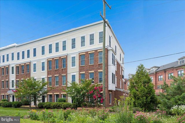 200 MURDOCH SQ SE, Leesburg, VA 20175