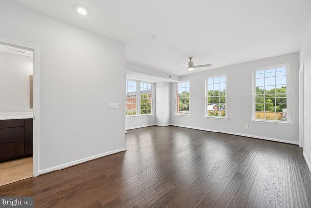 200 MURDOCH SQ SE, Leesburg, VA 20175