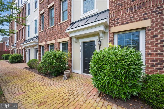 200 MURDOCH SQ SE, Leesburg, VA 20175