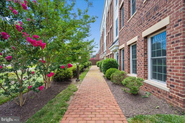 200 MURDOCH SQ SE, Leesburg, VA 20175