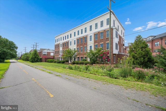 200 MURDOCH SQ SE, Leesburg, VA 20175