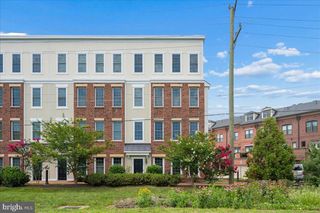 200 MURDOCH SQ SE, Leesburg, VA 20175