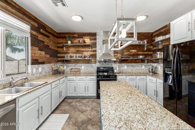 673 W HEREFORD Drive, San Tan Valley, AZ 85143