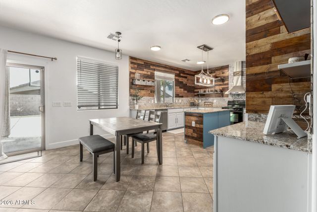 673 W HEREFORD Drive, San Tan Valley, AZ 85143