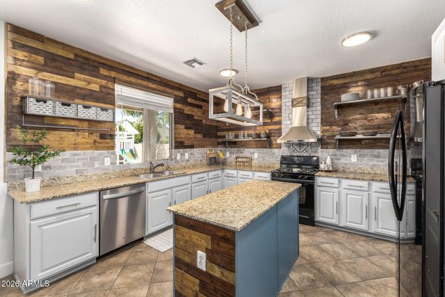 673 W HEREFORD Drive, San Tan Valley, AZ 85143