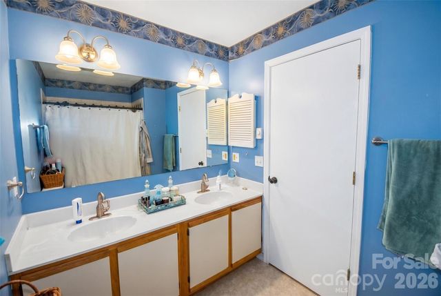 14 N Willow Wood Trail, Hendersonville, NC 28739