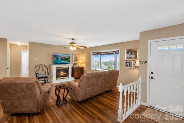 14 N Willow Wood Trail, Hendersonville, NC 28739