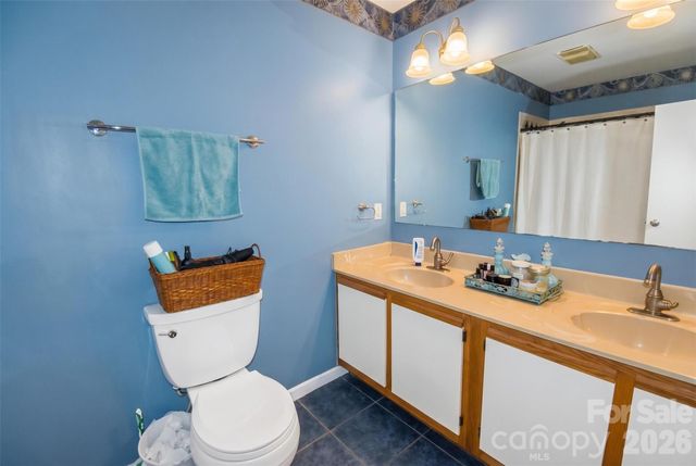 14 N Willow Wood Trail, Hendersonville, NC 28739