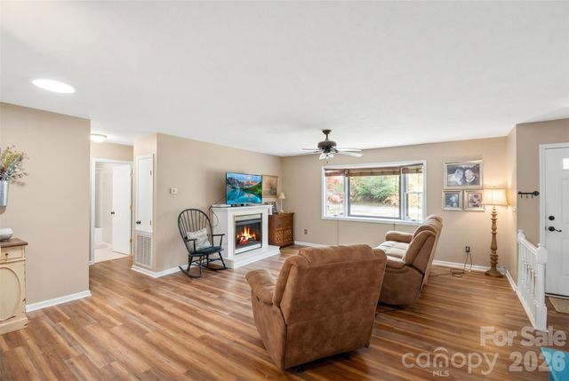 14 N Willow Wood Trail, Hendersonville, NC 28739