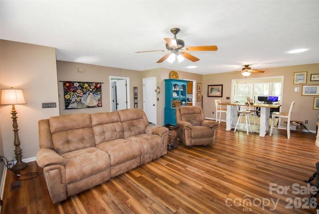 14 N Willow Wood Trail, Hendersonville, NC 28739