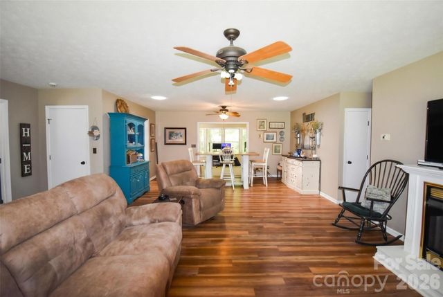 14 N Willow Wood Trail, Hendersonville, NC 28739