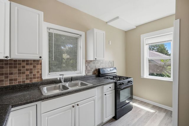 2111 MISSISSIPPI Avenue, Davenport, IA 52803