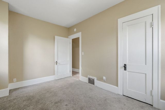 2111 MISSISSIPPI Avenue, Davenport, IA 52803
