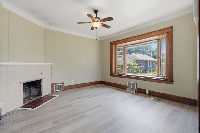 2111 MISSISSIPPI Avenue, Davenport, IA 52803