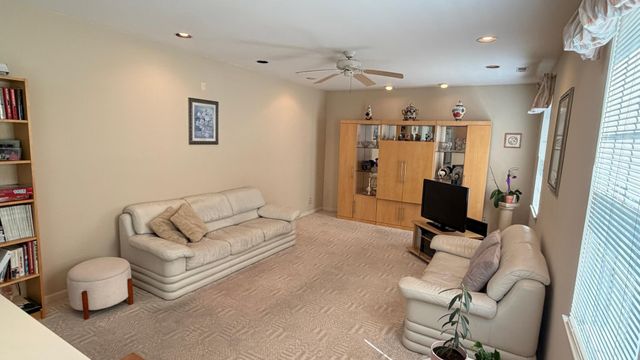 4 ACACIA AVE, Robbinsville, NJ 08691
