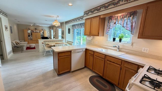 4 ACACIA AVE, Robbinsville, NJ 08691