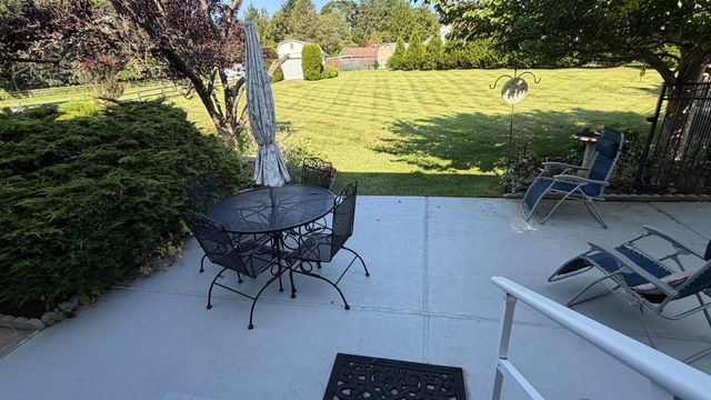 4 ACACIA AVE, Robbinsville, NJ 08691