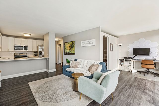 1540 N La Salle Drive 603, Chicago, IL 60610