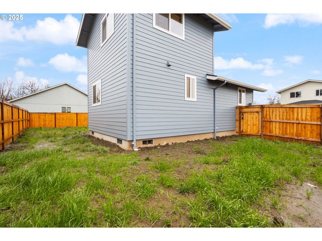 5275 FOREST Ln, Eugene, OR 97402