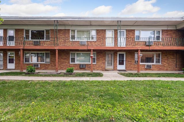241 Northway Park Road 10, Machesney Park, IL 61115