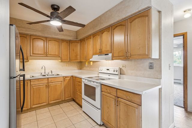 241 Northway Park Road 10, Machesney Park, IL 61115