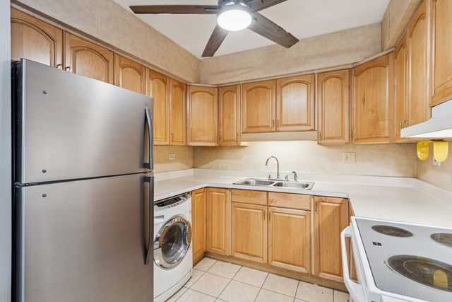 241 Northway Park Road 10, Machesney Park, IL 61115