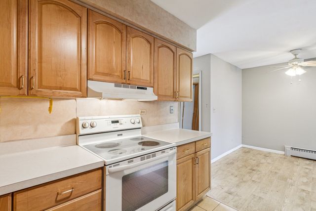 241 Northway Park Road 10, Machesney Park, IL 61115