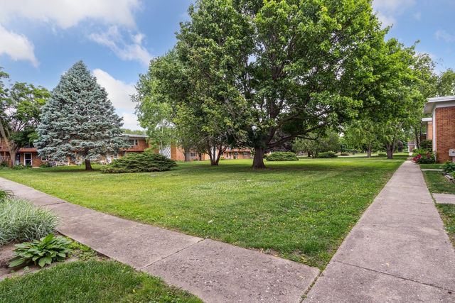 241 Northway Park Road 10, Machesney Park, IL 61115