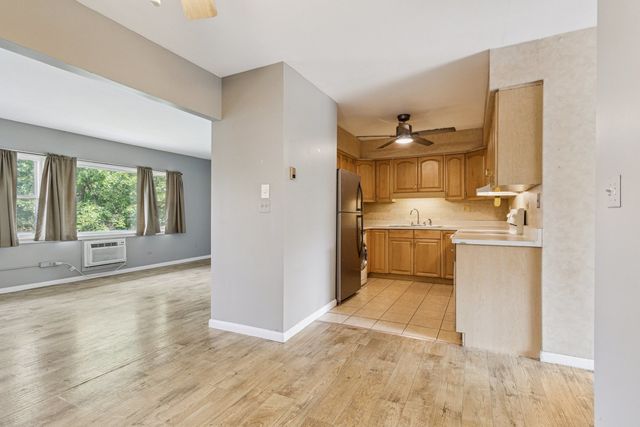 241 Northway Park Road 10, Machesney Park, IL 61115