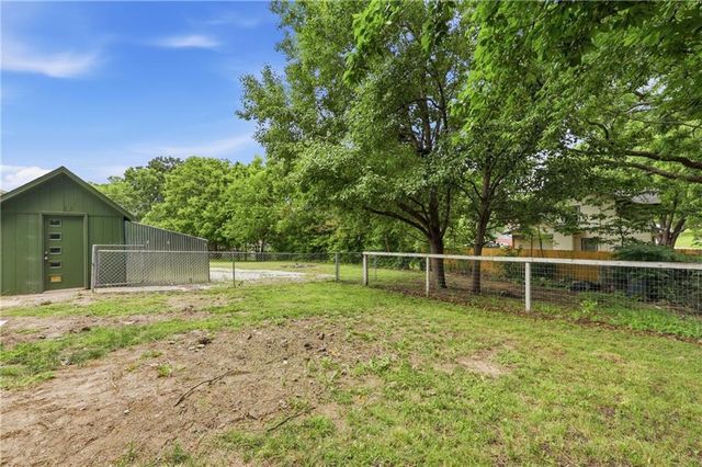 706 S Butler Drive, Harrisonville, MO 64701