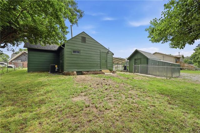 706 S Butler Drive, Harrisonville, MO 64701
