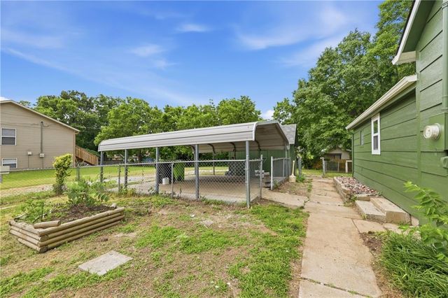 706 S Butler Drive, Harrisonville, MO 64701