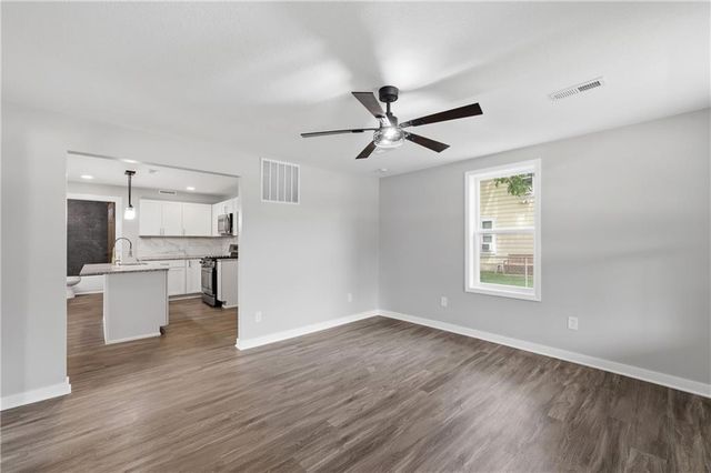706 S Butler Drive, Harrisonville, MO 64701