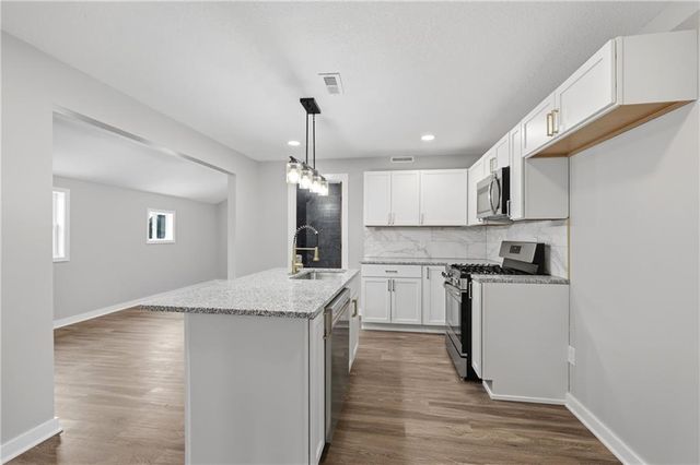 706 S Butler Drive, Harrisonville, MO 64701