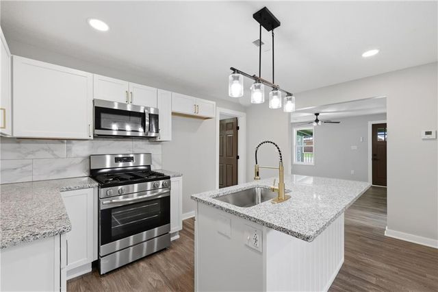 706 S Butler Drive, Harrisonville, MO 64701