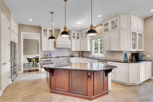 9123 Curry Ln, Clarence, NY 14032