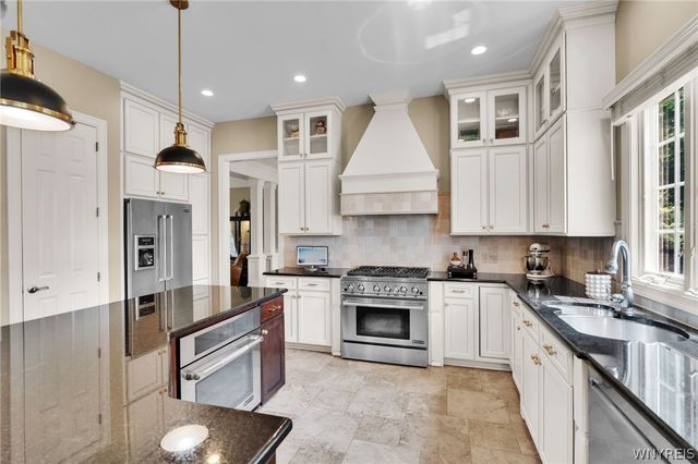 9123 Curry Ln, Clarence, NY 14032