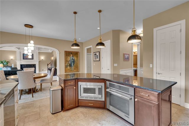 9123 Curry Ln, Clarence, NY 14032