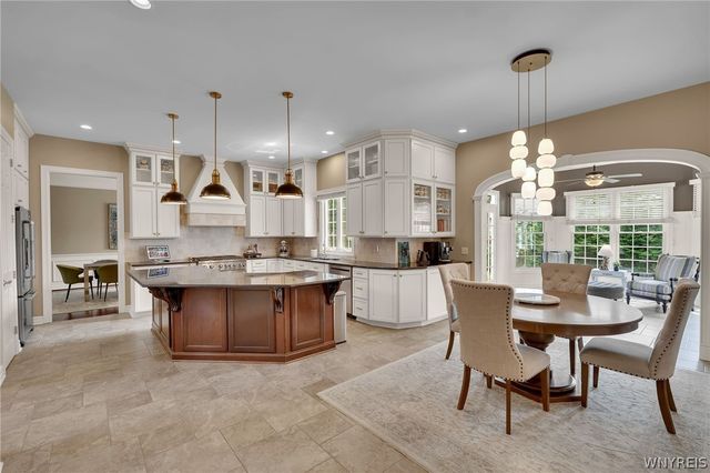 9123 Curry Ln, Clarence, NY 14032
