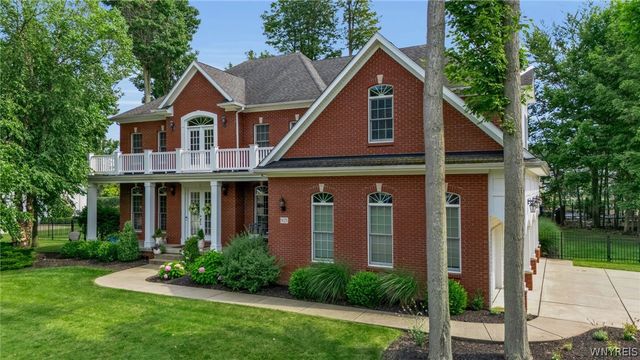 9123 Curry Ln, Clarence, NY 14032