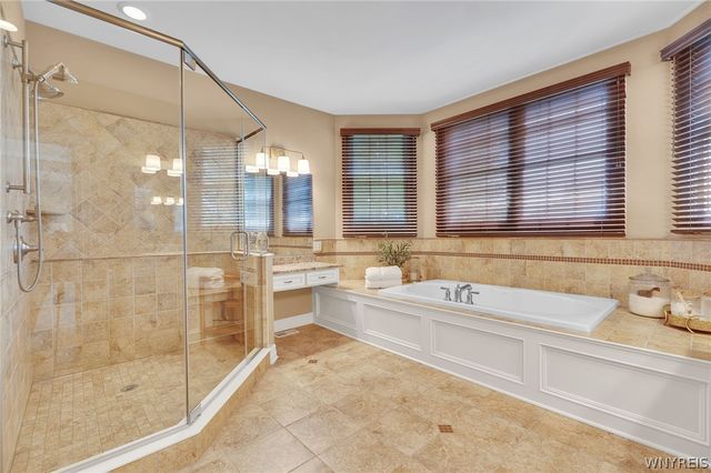 9123 Curry Ln, Clarence, NY 14032