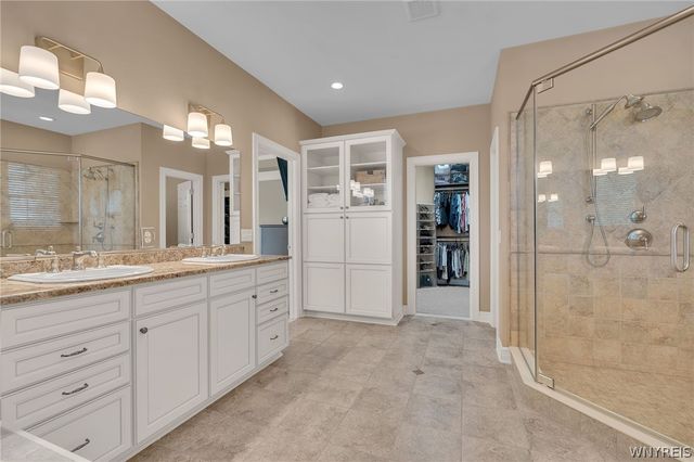 9123 Curry Ln, Clarence, NY 14032